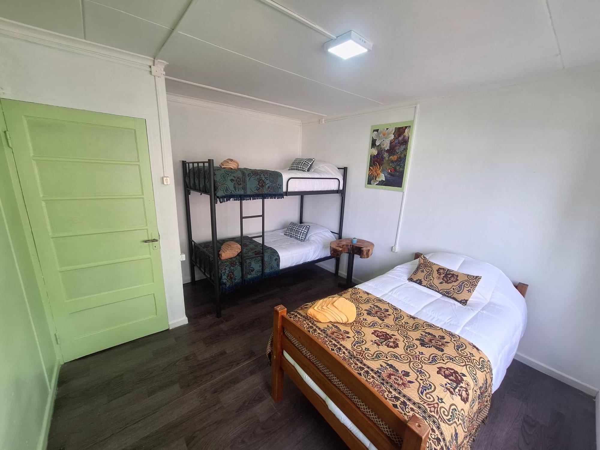 Hostel Kuntur Пуэрто-Наталес Экстерьер фото